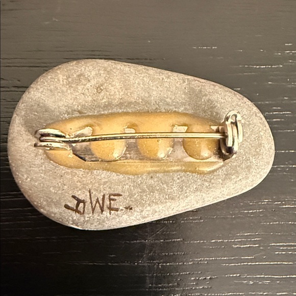 Artisan hand-painted stone featuring a rustic countryside landscape brooch - Picture 3 of 4